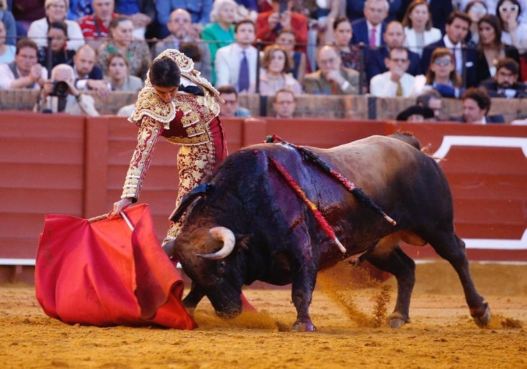 El diestro extremeño cuajó una gran faena a Anárquico pero perdió los trofeos con la espada.