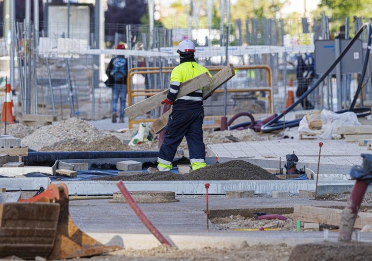 La jornada laboral de 37,5 horas semanales beneficia a 200.000 trabajadores extremeños