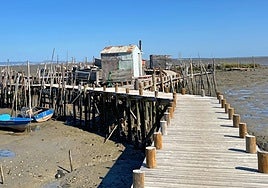 Muelle palafítico de Carrasqueira, a 200 km de Caia.
