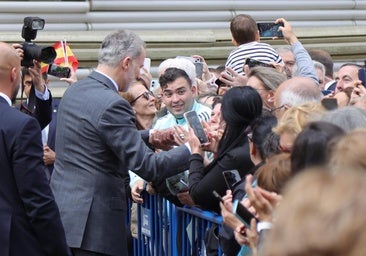 «Tendría que estar estudiando un examen pero he conseguido un selfi con el Rey»