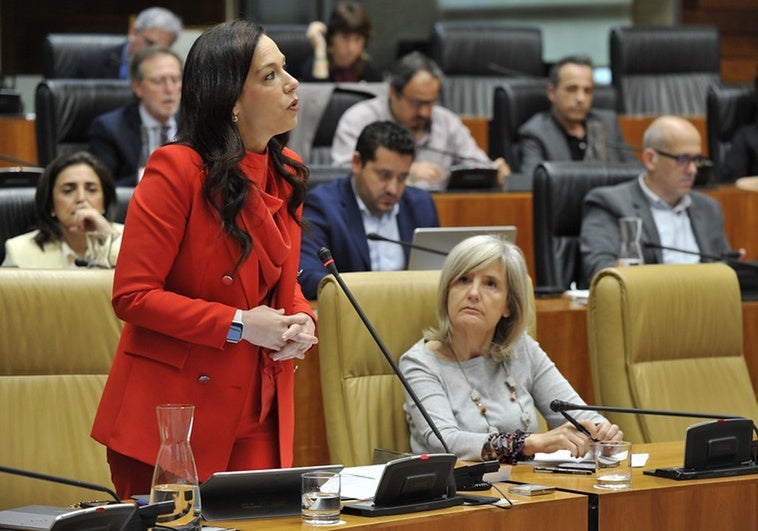 La consejera de Salud justifica los ceses en el «esfuerzo ímprobo» que requiere la dirección del SES