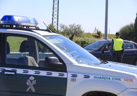 Imagen de archivo de un control de la Guardia Civil en Cáceres.
