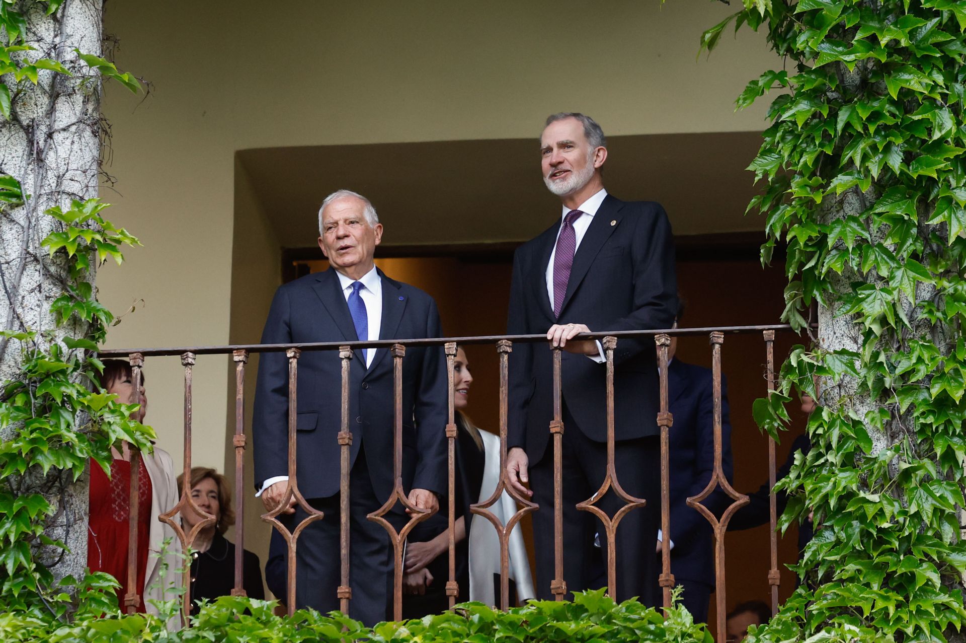 Fotos | Felipe VI preside la entrega del Premio Carlos Yuste a Josep Borrell