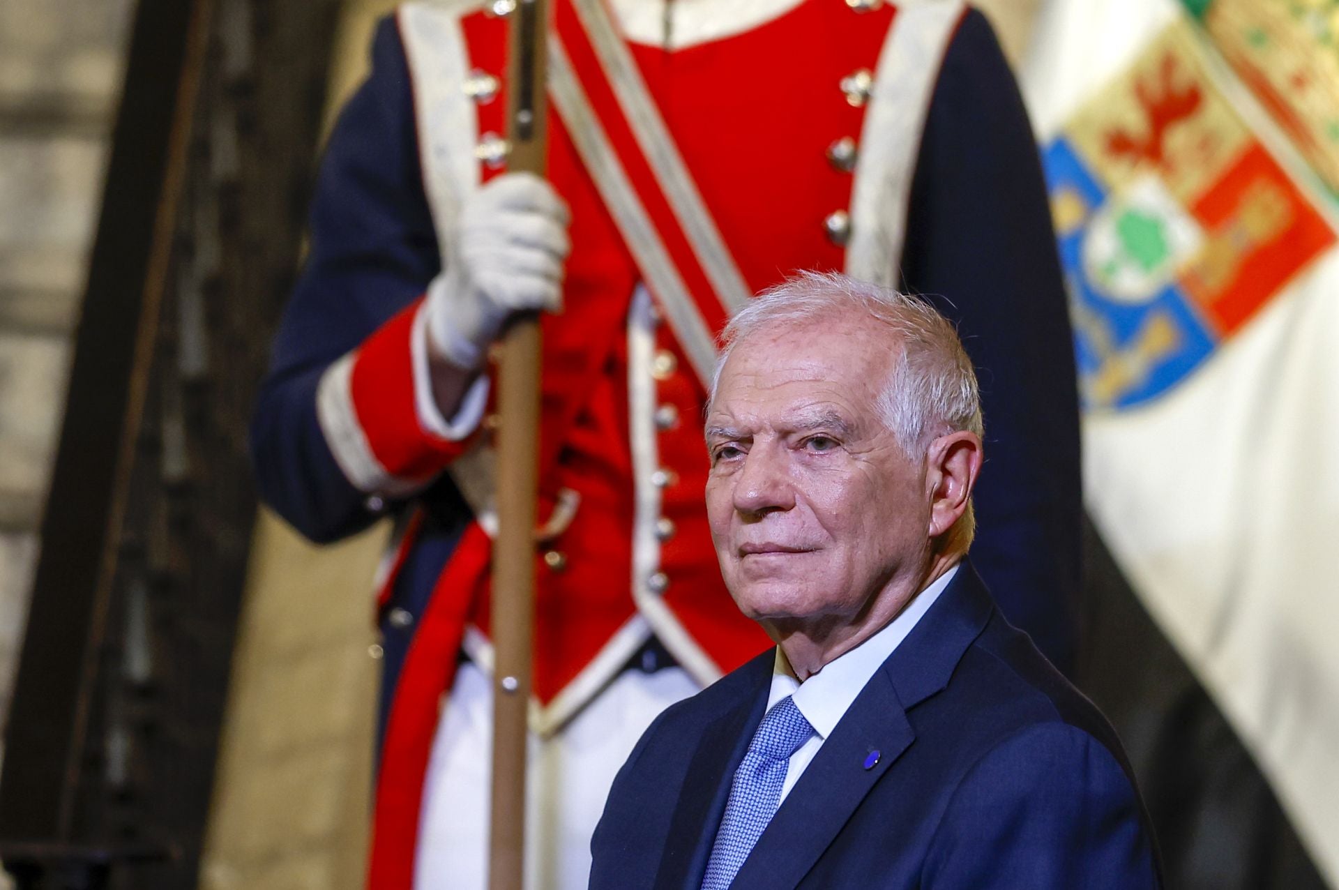 Fotos | Felipe VI preside la entrega del Premio Carlos Yuste a Josep Borrell