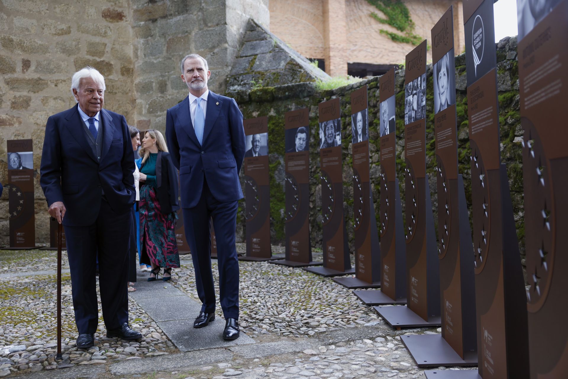 Fotos | Felipe VI preside la entrega del Premio Carlos Yuste a Josep Borrell