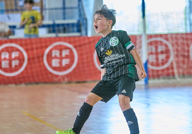 Uno de los goeladores de la selección extremeña benjamín ante Región de Murcia.