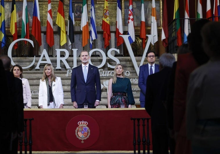 Feleip VI y María Guardiola han alabado la labor de Josep Borrell durante la entrega del galardón Carlos V.