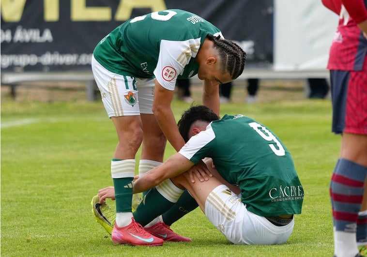 Un fatídico cuarto de hora final pone contra las cuerdas al Cacereño