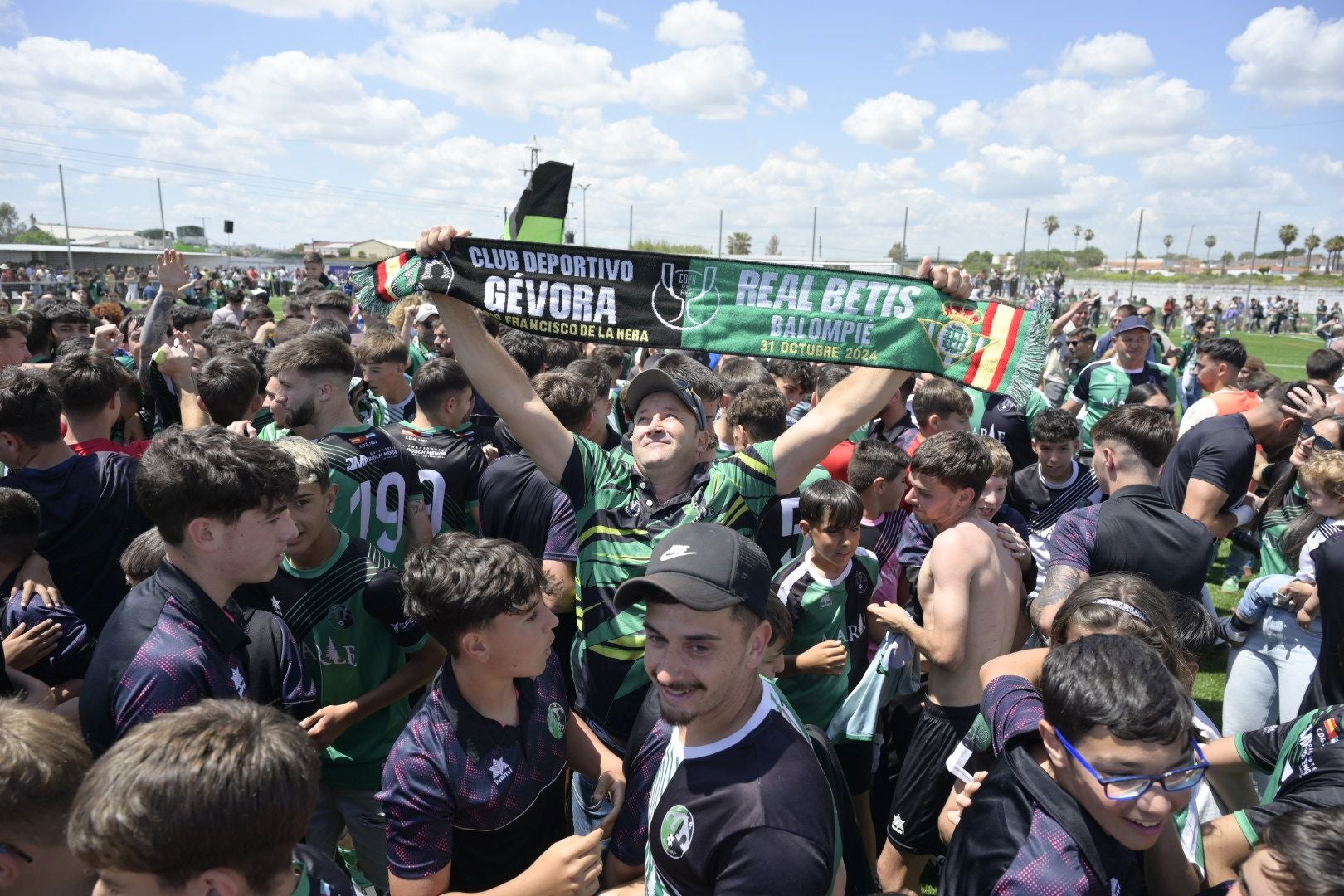 Fotos | Así se ha vivido el ascenso del Gévora a Tercera