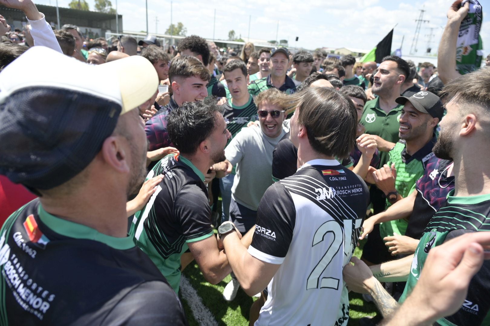 Fotos | Así se ha vivido el ascenso del Gévora a Tercera