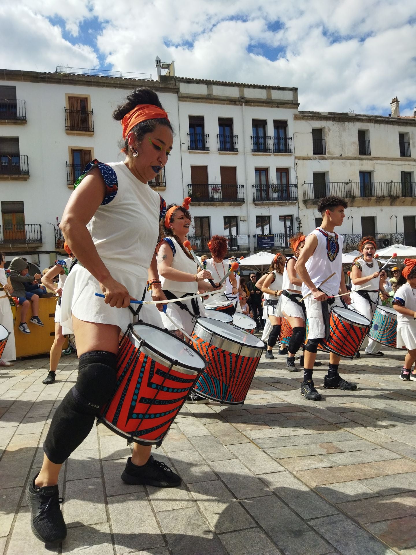 Womad Cáceres 2025 se despide a ritmo de batucada