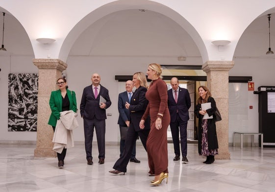 Presentación del proyecto de presupuestos en la Asamblea de Extremadura en 2024.