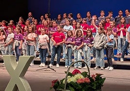 Alumnos de los colegios de Badajoz que participaron en la sesión matutina del Festival de Primavera.
