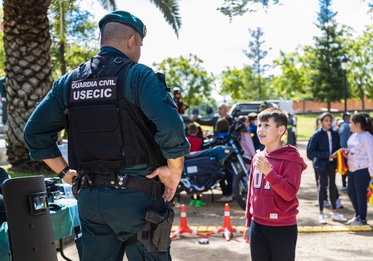 Cuando el maestro es un guardia civil
