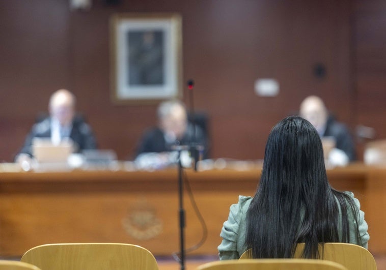 Condenan a dos años de cárcel y tres de inhabilitación a la enfermera que consultó historiales del SES sin permiso