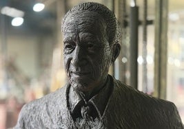 La escultura de Francisco Pedraja esculpida por Rodrigo Espada Belmonte.