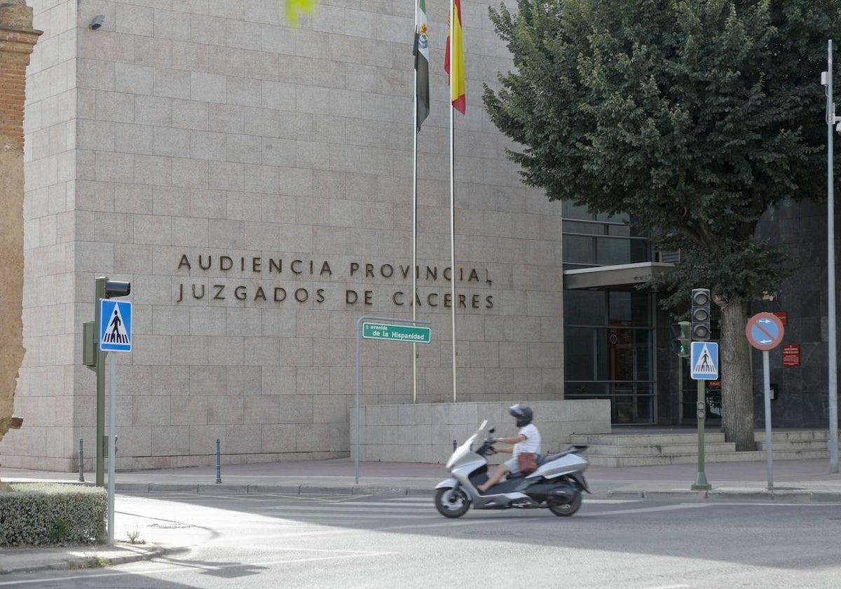 Una enfermera, acusada de ver historiales clínicos del SES sin autorización