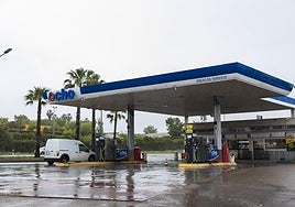 El delito fue cometido en esta gasolinera de la carretera N-432.