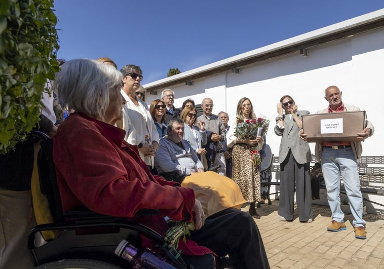 Catorce rosas rojas para recordar a José, el abuelo extremeño que murió en Orduña