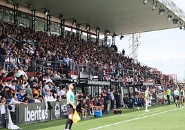 La afición emeritense está entusiasmada con su equipo.