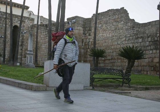 Víctor Elizalde, en su salida de Mérida hacia Torremejía, esta mañana, junto a la Alcazaba.