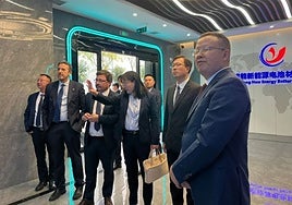 Visita de una delegación del Gobierno regional a la planta de Hunan Yuneng en China.