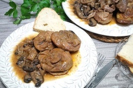 Plato de osobuco de pavo con salsa al vino tinto