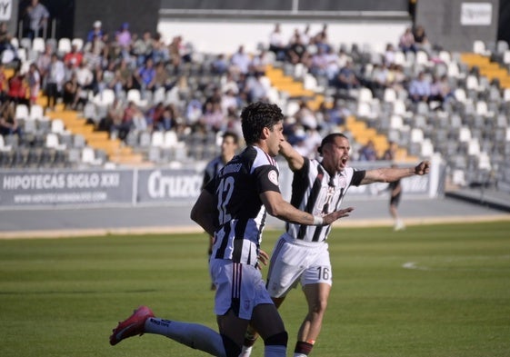 Borja Domingo, Gustavo Quezada (ambos en la foto) y Jesús Sánchez podrán regresar al once.