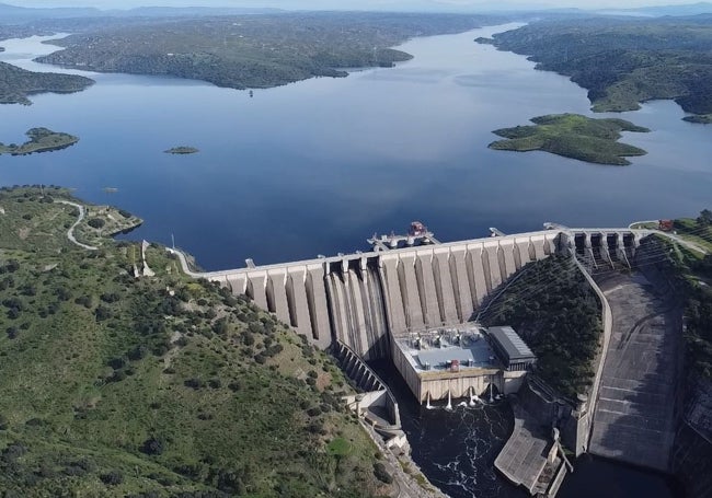 El embalse abarca 10.400 hectáreas y 91 kilómetros. Así estaba el pasado enero.