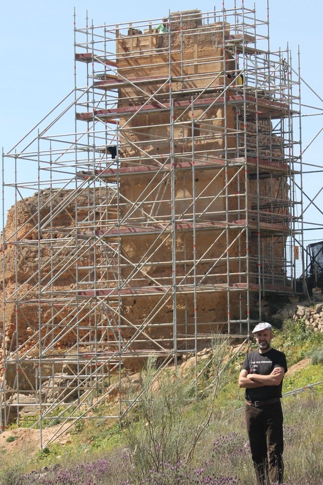 Jacob Escobar, arquitecto que ha trabajado en el castillo de Hornachos.