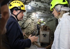 Francis Fernández Amo, impulsor de la recuperación de las minas de Santa Marta, el viernes pasado junto a Bazaga.