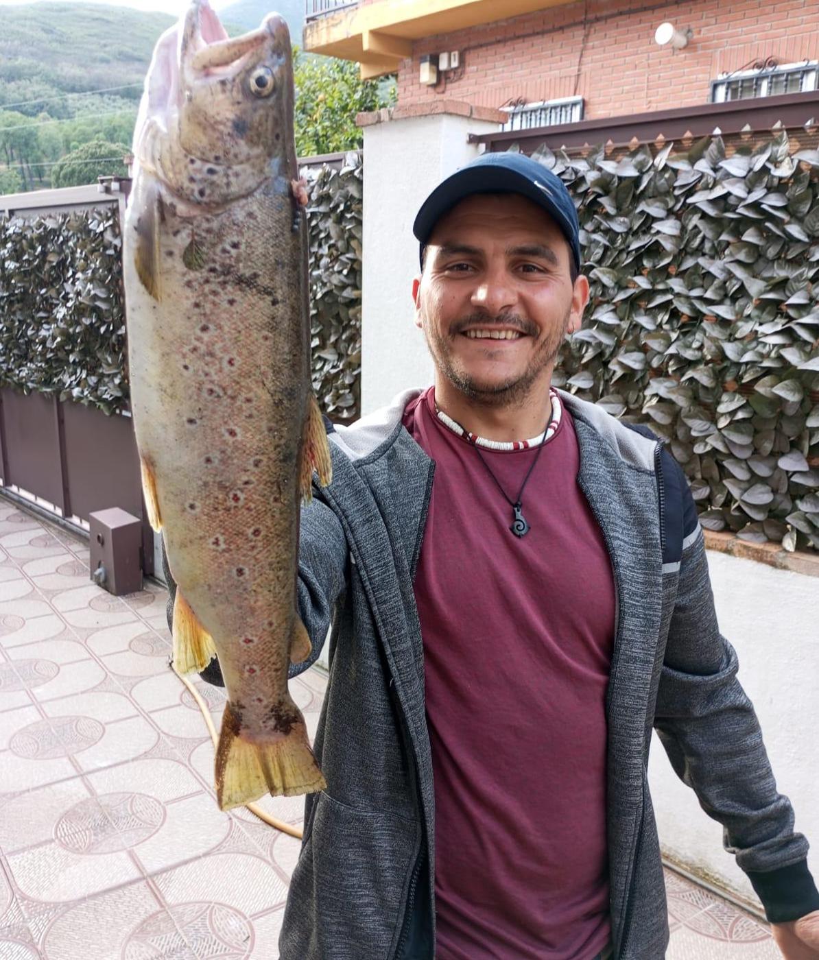 Pescan una trucha en Losar de la Vera de 1,7 kg y 51 cm