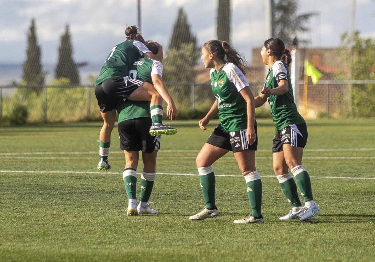 El Cacereño Femenino no se conforma con la matrícula de honor