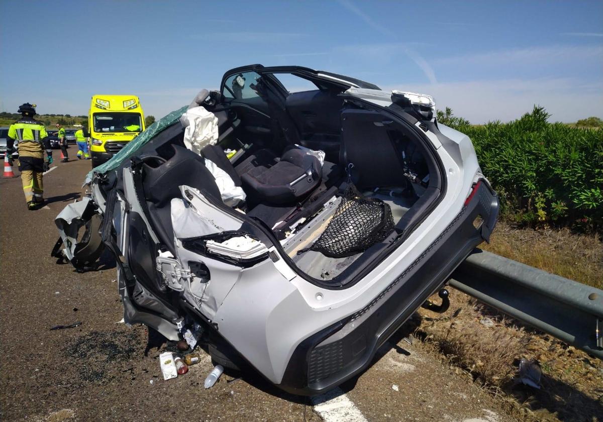 «Aparatoso» accidente con dos heridos en la autovía A-5 cerca de Talavera la Real