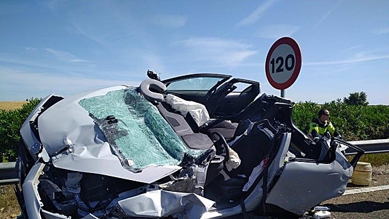 Fotos | Así ha quedado el vehículo accidentado en la A-5