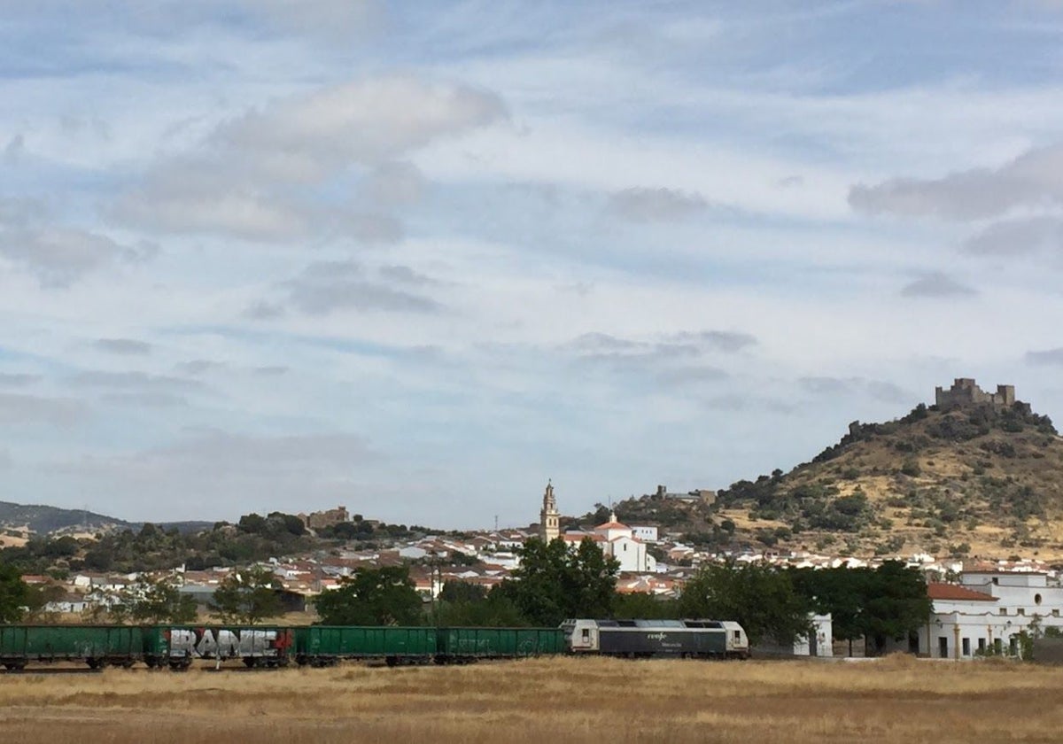 Un libro recoge la historia de la línea del tren Zafra-Villanueva