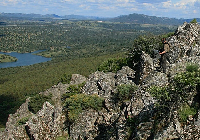 De Hita, grabando en El boquerón de Valero, uno de los parajes más bellos de Monfragüe.