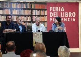 Álvaro Valverde, acompañado por el acalde Fernando Pizarro.