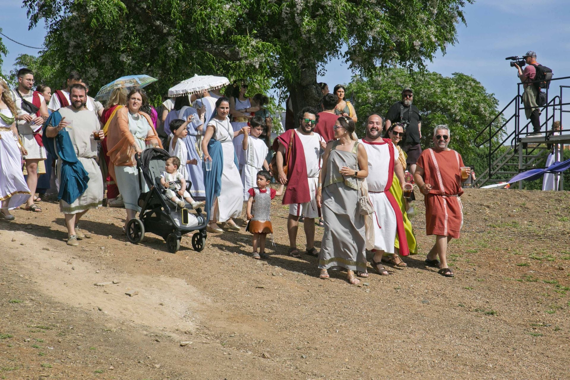 La carrera de cuadrigas desborda de público el Circo Romano