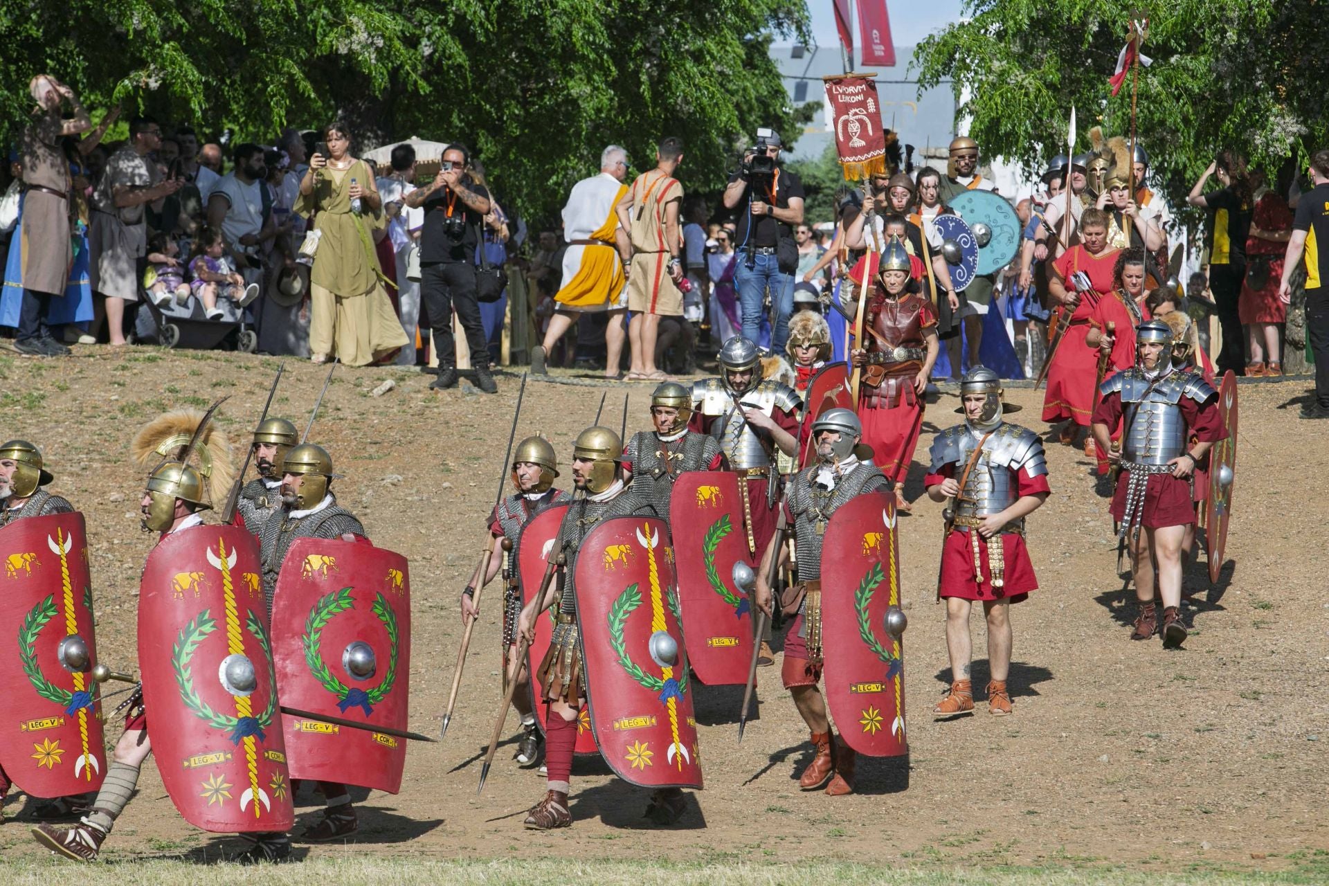 La carrera de cuadrigas desborda de público el Circo Romano