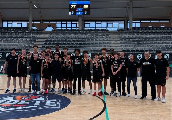 Los componentes del cadete del CBA al acabar en octavos su participación en el Campeonato de España.