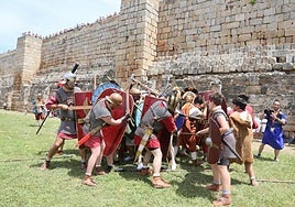 Fotos | Entrenamiento de gladiadores en Emerita Lvdica