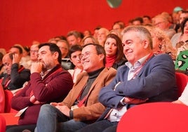 Miguel Ángel Gallardo y Santos Cerdán durante el congreso del PSOE extremeño, celebrado en Plasencia.