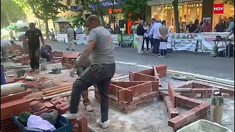 Riolobos y los hermanos Jiménez se exhiben en el paseo de Cánovas de Cáceres