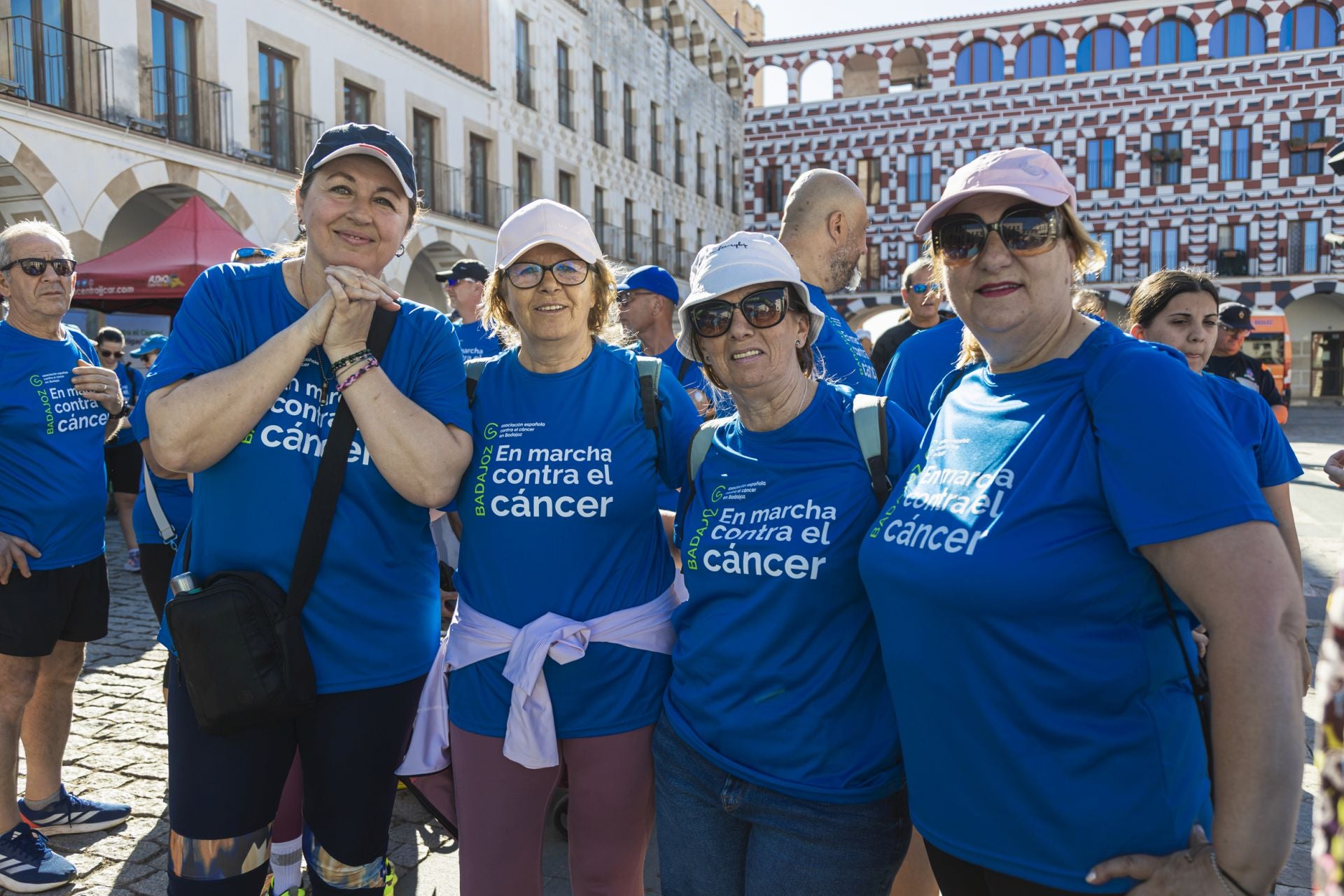La marcha contra el cáncer de Badajoz, en imágenes