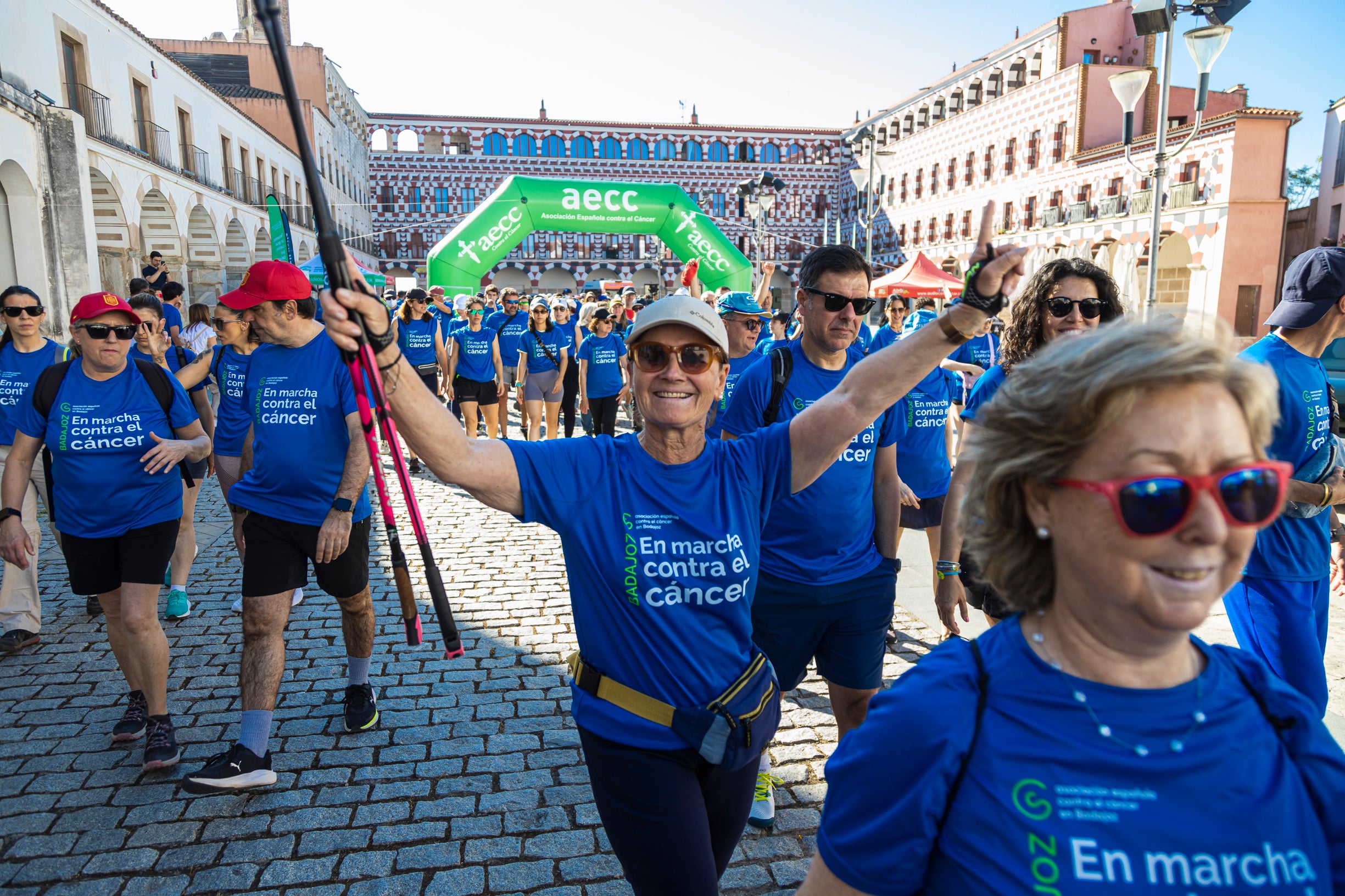 La marcha contra el cáncer de Badajoz, en imágenes