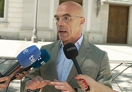 Jorge Buxadé, este domingo a las puertas del Tribunal Supremo.