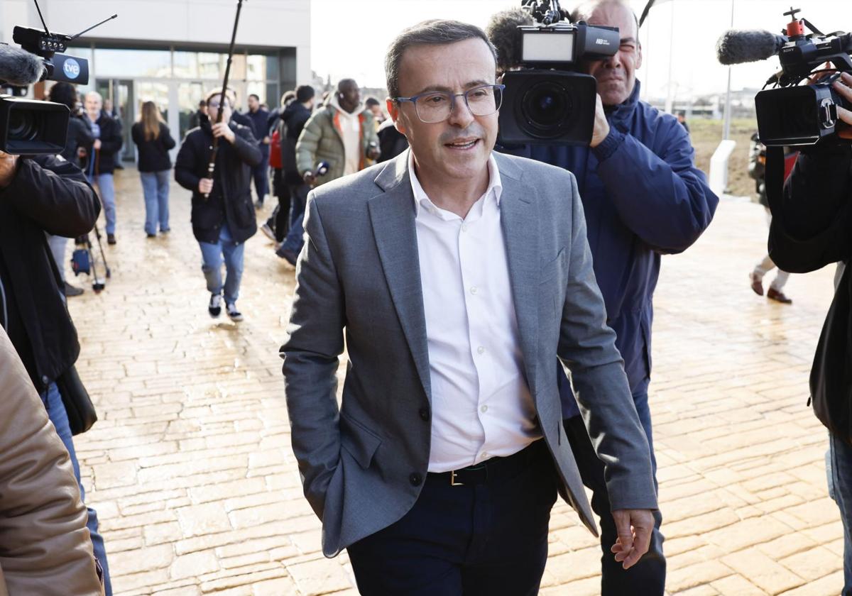 Gallardo ofrece a Guardiola eliminar los aforamientos para los políticos