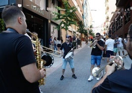 Animación de una charanga durante la feria de día en una imagen del año pasado.