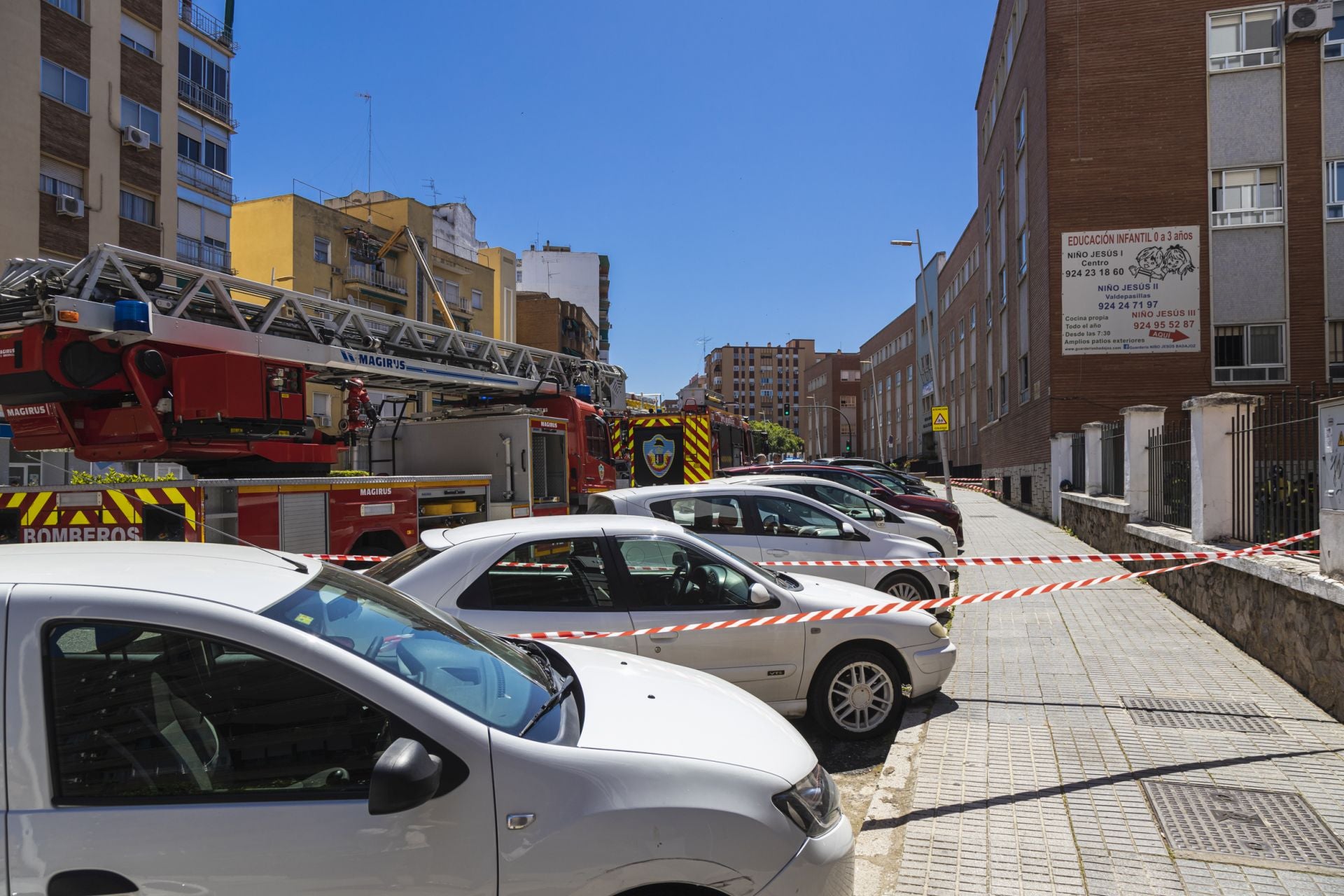 Fotos | Incendio en el laboratorio de los Maristas de Badajoz